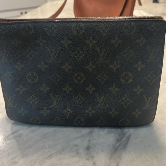 Louis Vuitton - Picture 15 of 16